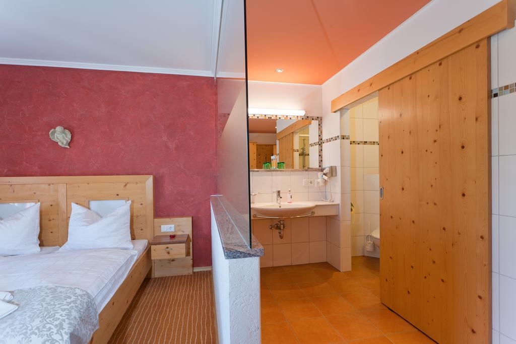 Landhotel Mariensaeule Wernstein am Inn Εξωτερικό φωτογραφία